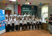 Szkoła zaśpiewała dla Niepodległej - zdjęcie główne