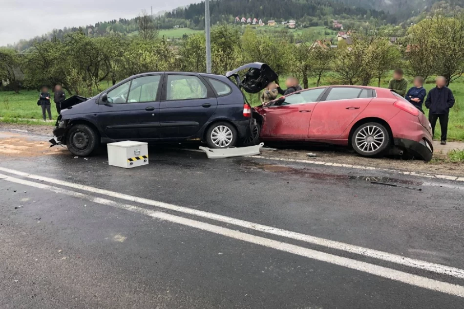 Zderzenie dwóch osobówek i busa - zdjęcie 4