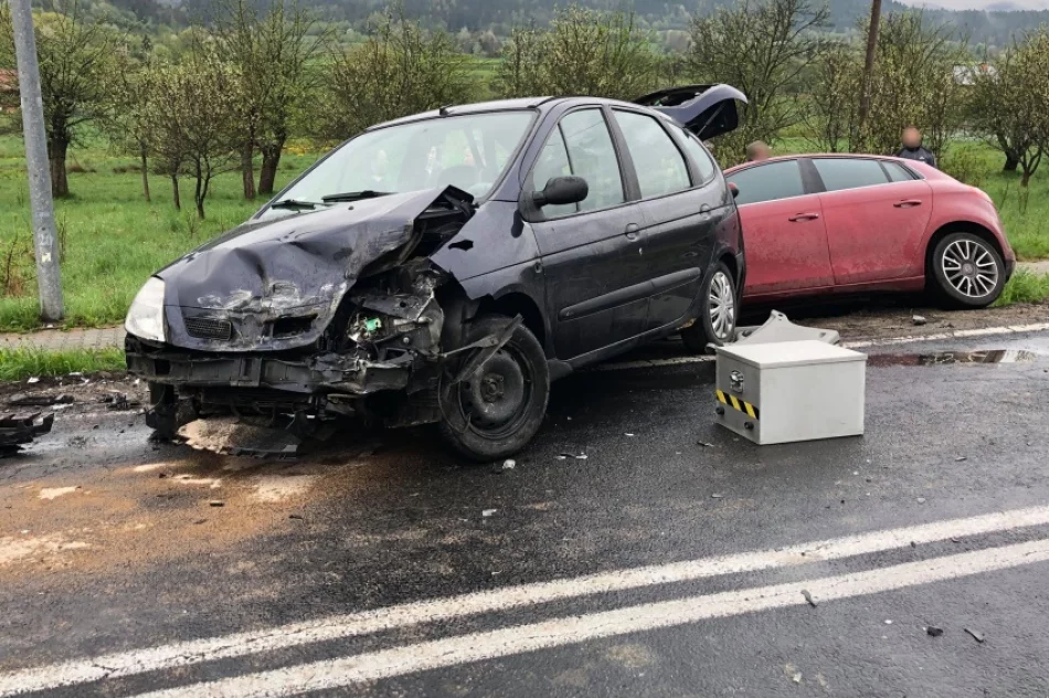 Zderzenie dwóch osobówek i busa - zdjęcie 5