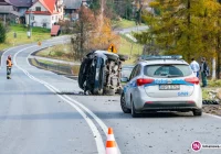 Poważny wypadek policjanta. Nie wiadomo czy był trzeźwy, sprawę wyjaśnia prokuratura - zdjęcie główne