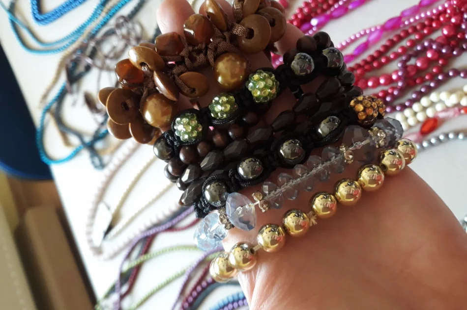 Kiermasz ręcznie wykonanych korali i bransoletek - zdjęcie 4