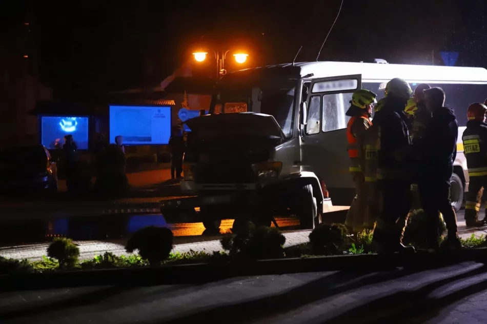 Ford zderzył się z busem - zdjęcie 3