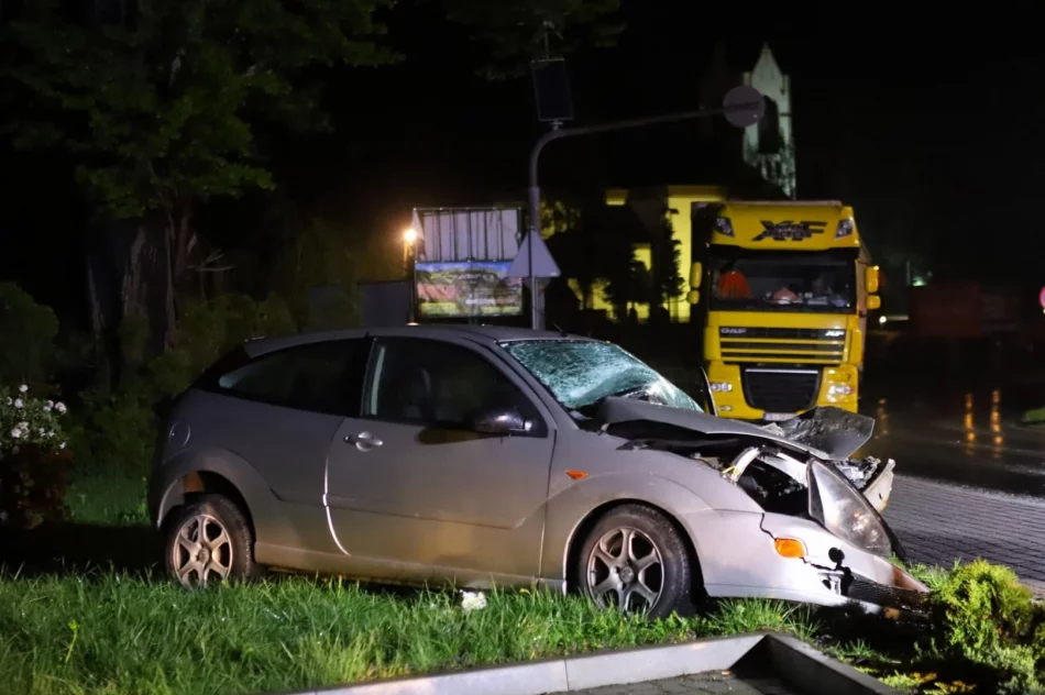 Ford zderzył się z busem - zdjęcie 4