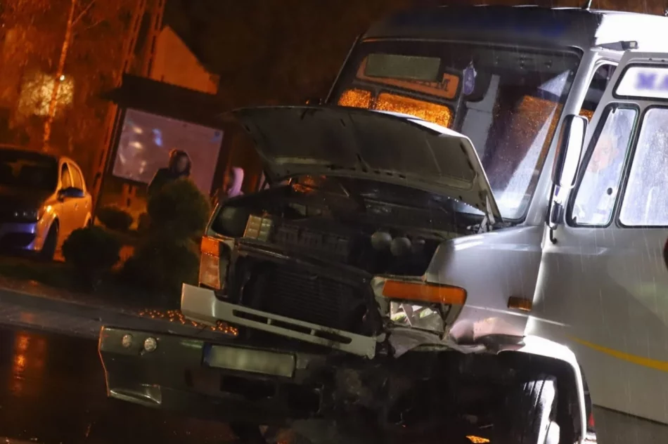 Ford zderzył się z busem - zdjęcie 5