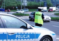 Trwa długi weekend majowy - wzmożony ruch i więcej policjantów na drogach - zdjęcie główne