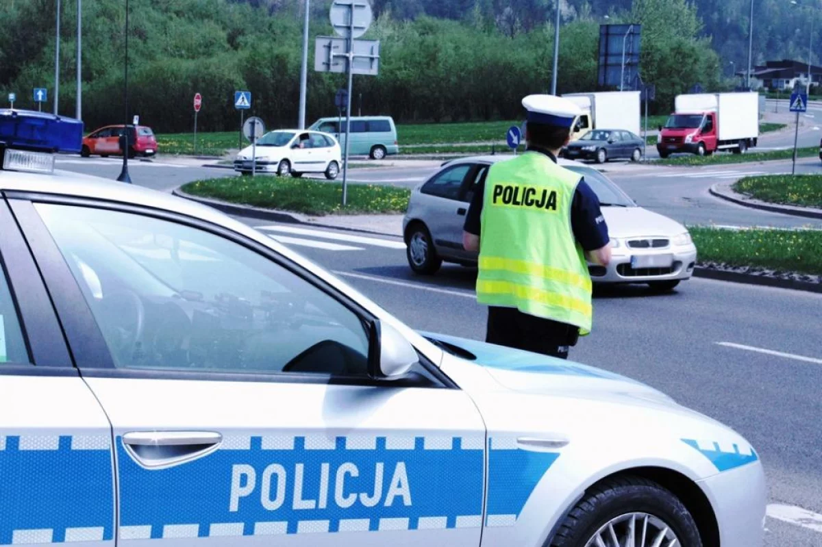 Trwa długi weekend majowy - wzmożony ruch i więcej policjantów na drogach