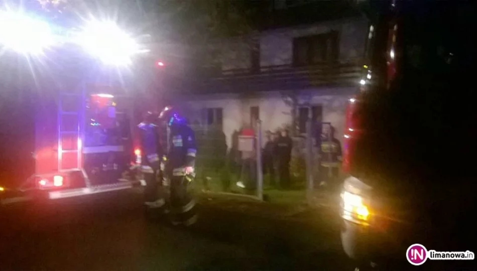 Nocny pożar w budynku, 4 osoby ewakuowane - zdjęcie 1