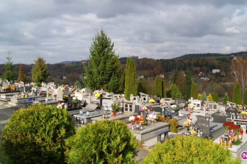 Na grobach lampy migocą umarłym duszom... - zdjęcie 2