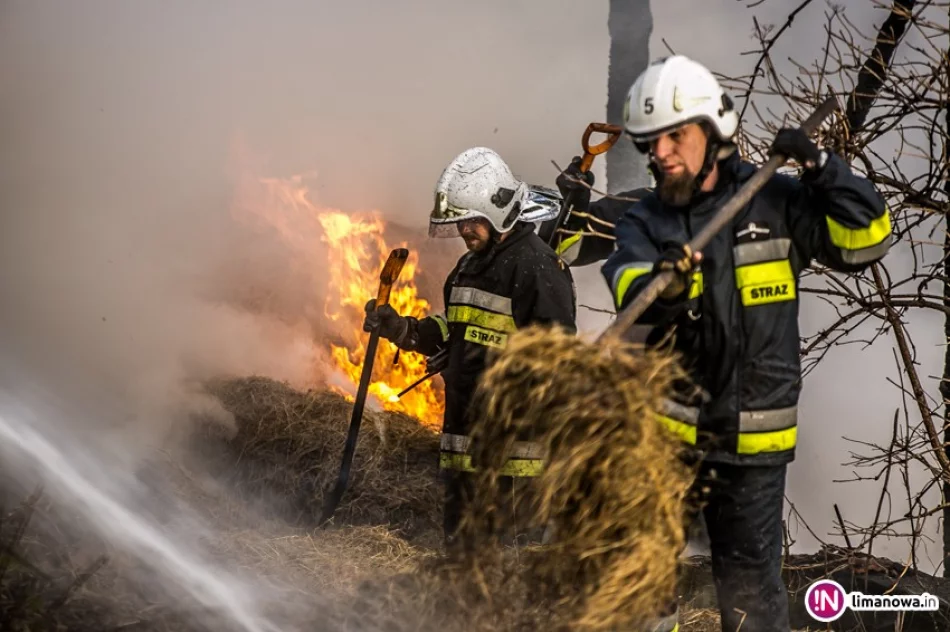 Pożar stodoły zaczął rozprzestrzeniać się na dom (wideo) - zdjęcie 3