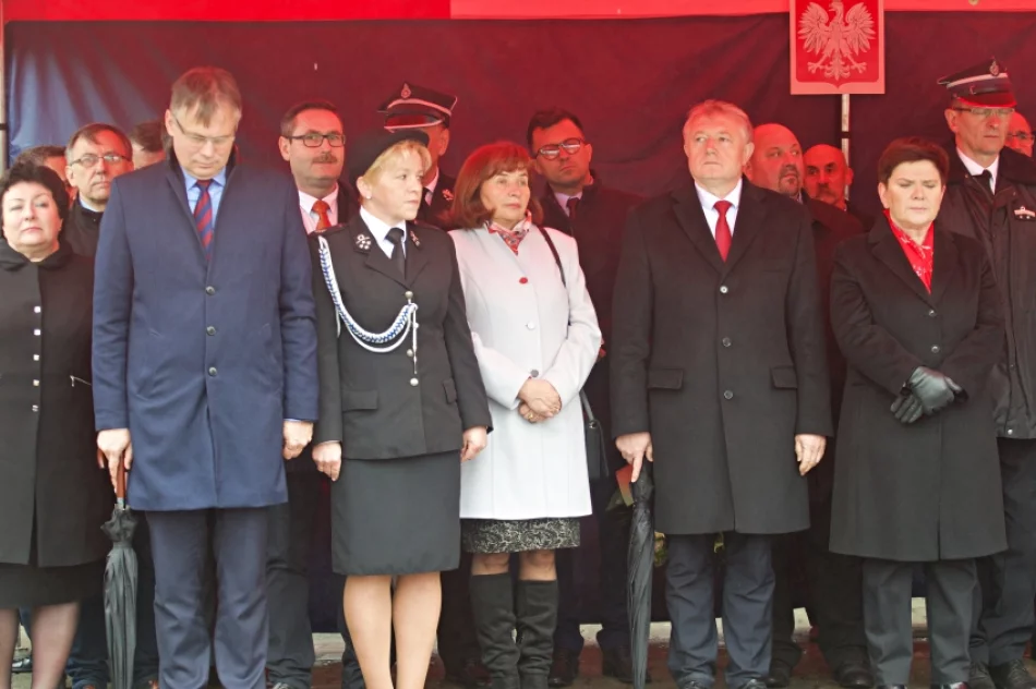 Wicepremier Szydło do strażaków: "To wielkie wyróżnienie - mieć poczucie że służba którą pełnicie jest doceniana i szanowana" - zdjęcie 10