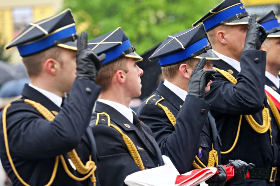 Wicepremier Szydło do strażaków: "To wielkie wyróżnienie - mieć poczucie że służba którą pełnicie jest doceniana i szanowana" - zdjęcie 15