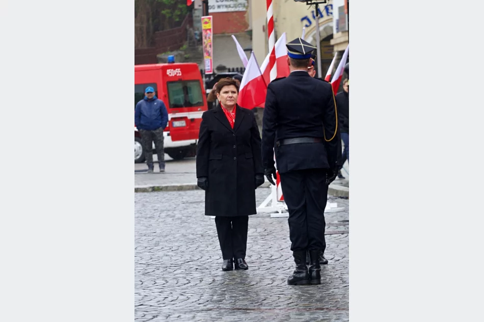 Wicepremier Szydło do strażaków: "To wielkie wyróżnienie - mieć poczucie że służba którą pełnicie jest doceniana i szanowana" - zdjęcie 16