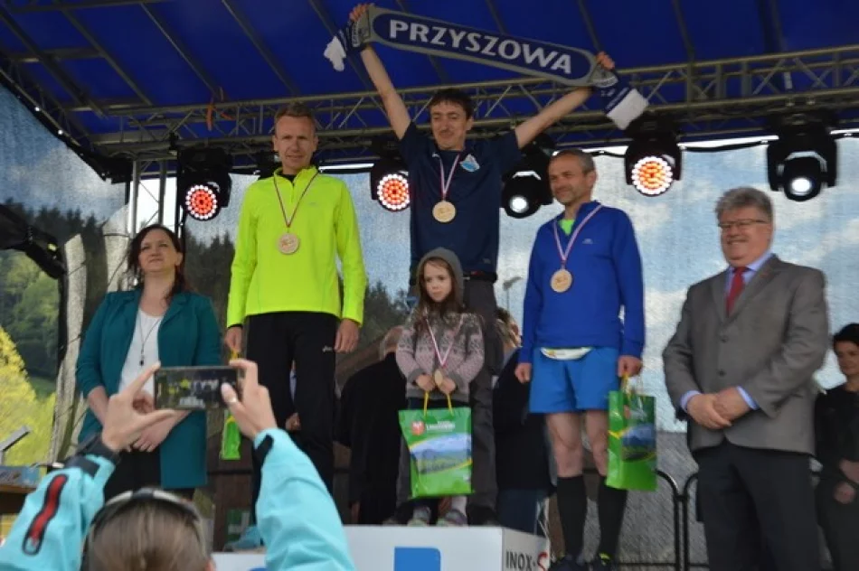 8 Bieg Ziemi Limanowskiej w mistrzowskiej obsadzie i z rekordami - zdjęcie 11