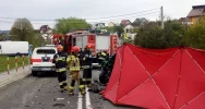 Śmiertelny wypadek na "krajówce". Zderzenie dwóch samochodów osobowych i ciężarówki - zdjęcie 2