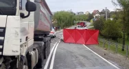 Śmiertelny wypadek na "krajówce". Zderzenie dwóch samochodów osobowych i ciężarówki - zdjęcie 3