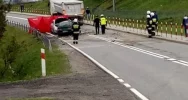 Śmiertelny wypadek na "krajówce". Zderzenie dwóch samochodów osobowych i ciężarówki - zdjęcie 5