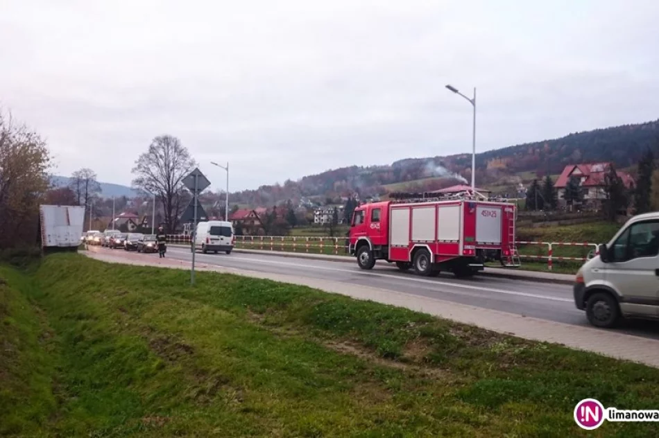 Kolizja dwóch aut na skrzyżowaniu - zdjęcie 4