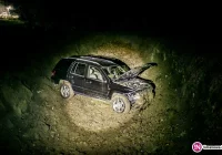 Jeep uszkodził 20 m barier, zniszczył lustro i znak. 37-letni kierowca miał... 3,7 promila - zdjęcie główne