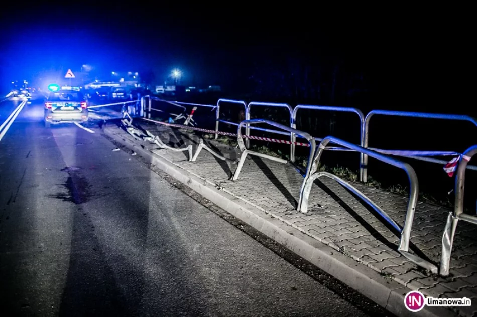 Jeep uszkodził 20 m barier, zniszczył lustro i znak. 37-letni kierowca miał... 3,7 promila - zdjęcie 2