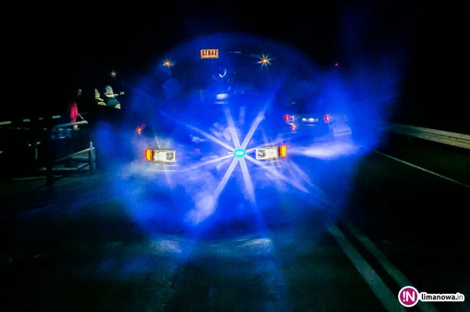 Jeep uszkodził 20 m barier, zniszczył lustro i znak. 37-letni kierowca miał... 3,7 promila - zdjęcie 3