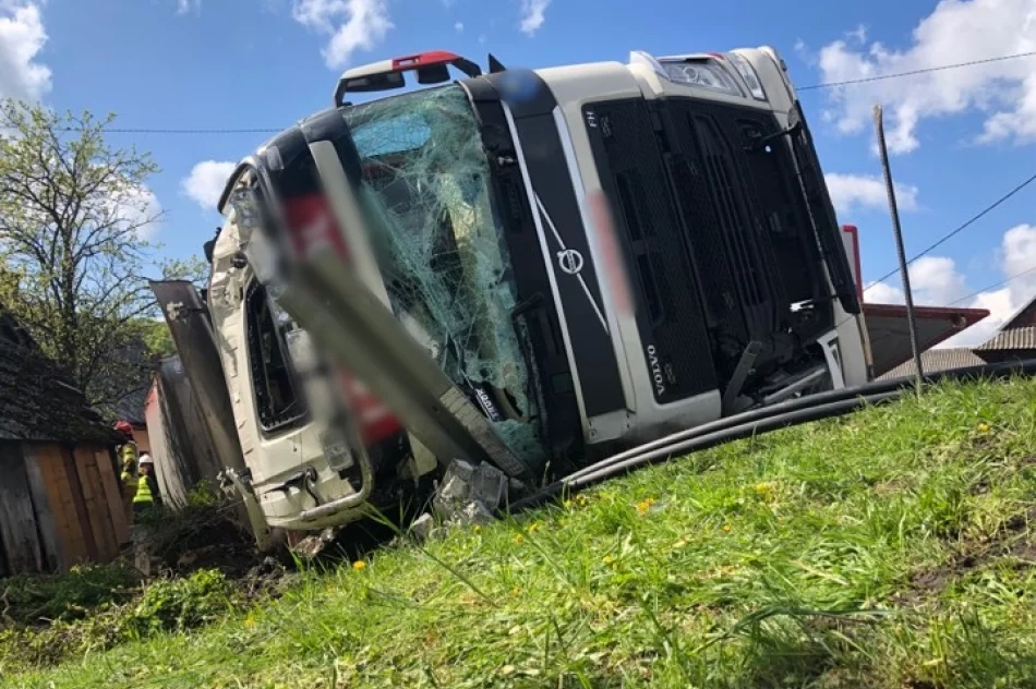 Ciężarówka przewróciła się na bok. W środku 190 sztuk tuczników - zdjęcie 5