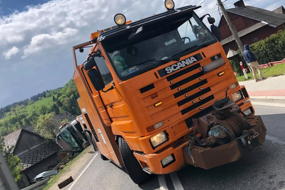 Ciężarówka przewróciła się na bok. W środku 190 sztuk tuczników - zdjęcie 10