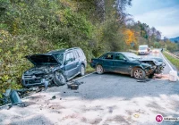 Czołowe zderzenie samochodów - zdjęcie główne