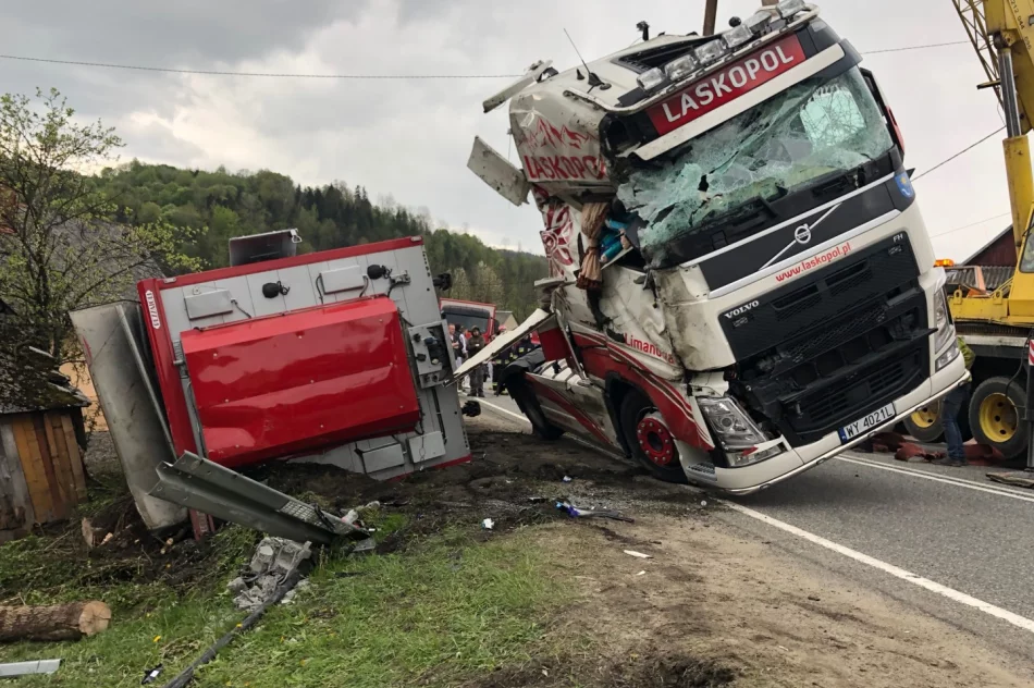 Ciężarówce miał zajechać drogę inny kierowca - firma szuka świadków zdarzenia - zdjęcie 3