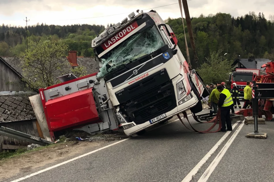 Ciężarówce miał zajechać drogę inny kierowca - firma szuka świadków zdarzenia - zdjęcie 4