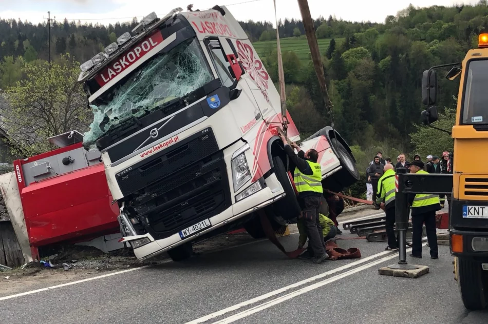 Ciężarówce miał zajechać drogę inny kierowca - firma szuka świadków zdarzenia - zdjęcie 10
