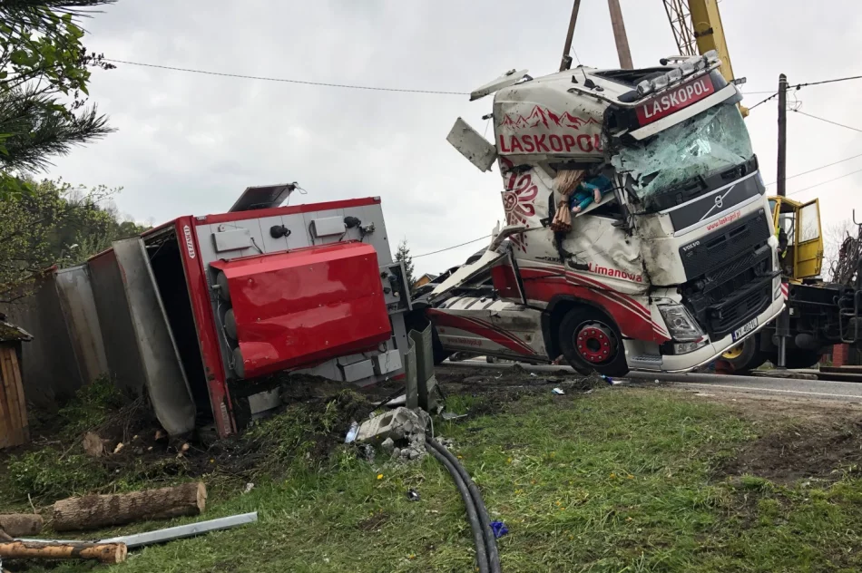 Ciężarówce miał zajechać drogę inny kierowca - firma szuka świadków zdarzenia - zdjęcie 12