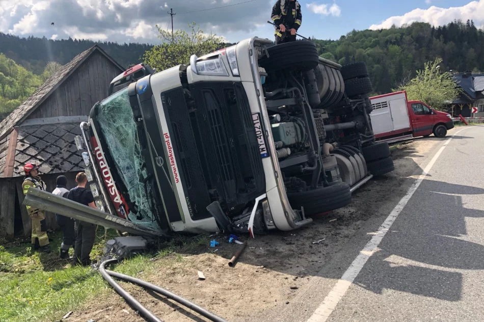 Ciężarówce miał zajechać drogę inny kierowca - firma szuka świadków zdarzenia - zdjęcie 17