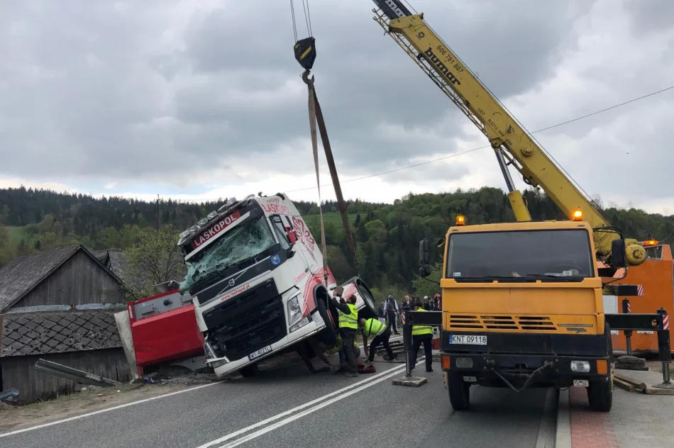 Ciężarówce miał zajechać drogę inny kierowca - firma szuka świadków zdarzenia - zdjęcie 20