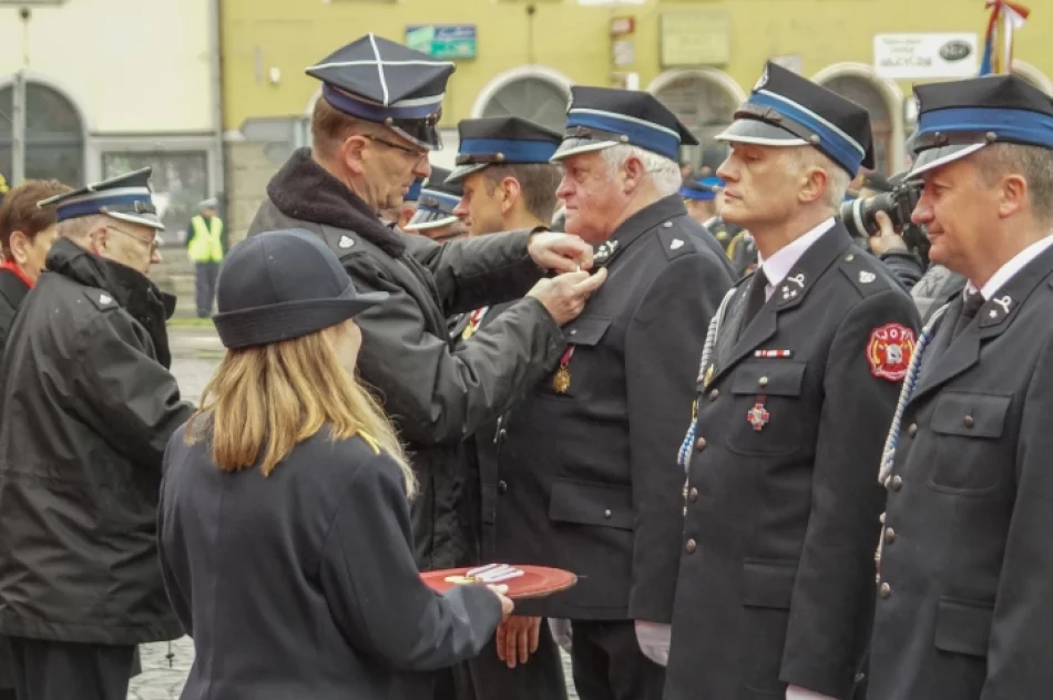 Awanse i odznaczenia dla strażaków w dniu ich święta - zdjęcie 3