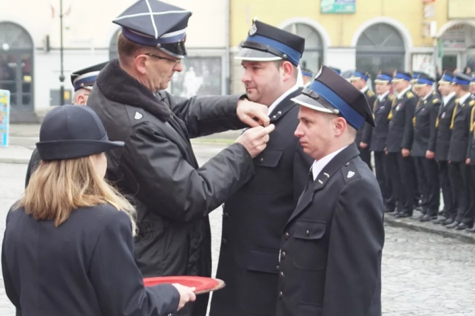Awanse i odznaczenia dla strażaków w dniu ich święta - zdjęcie 4