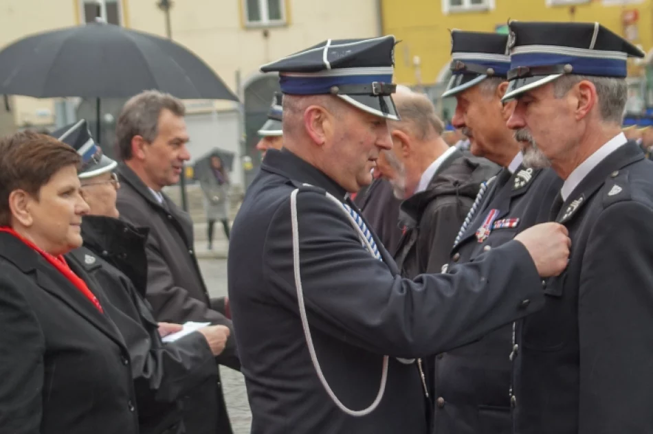 Awanse i odznaczenia dla strażaków w dniu ich święta - zdjęcie 7