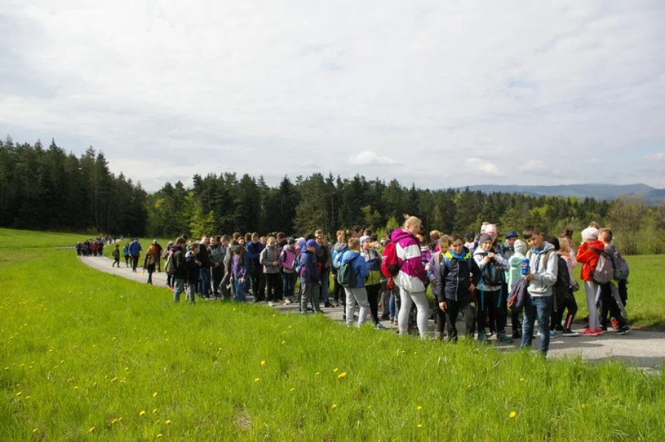 Kilkaset młodych osób uczestniczyło w Rajdzie „Beskidzkie Wyspy” - zdjęcie 2
