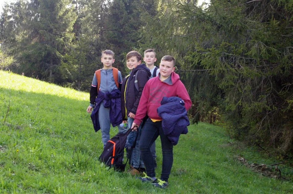 Kilkaset młodych osób uczestniczyło w Rajdzie „Beskidzkie Wyspy” - zdjęcie 5