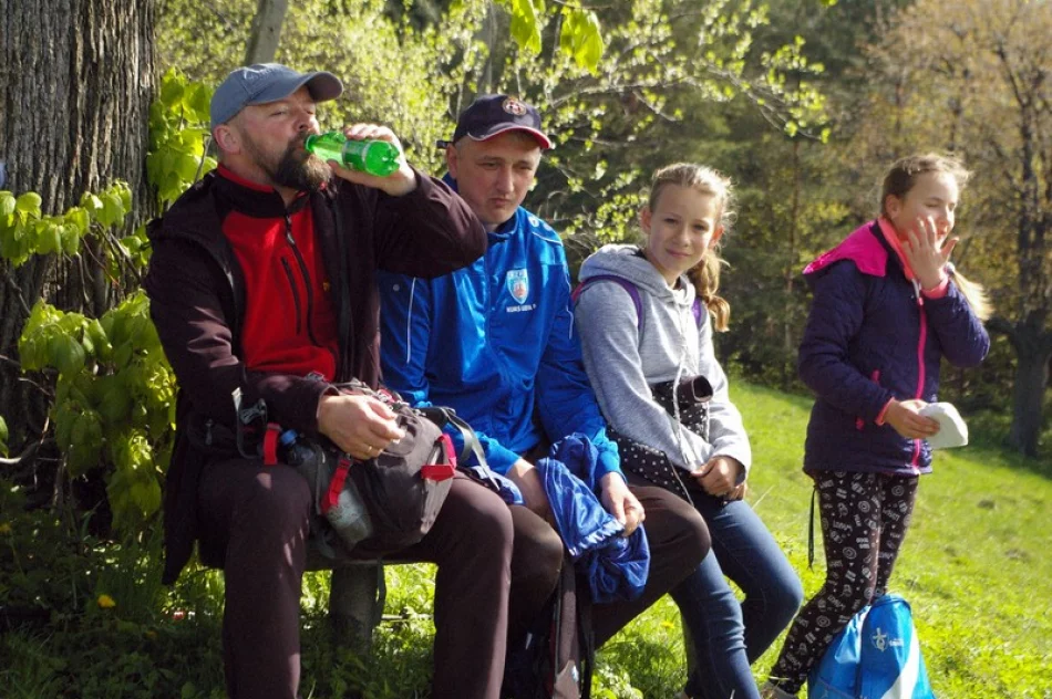 Kilkaset młodych osób uczestniczyło w Rajdzie „Beskidzkie Wyspy” - zdjęcie 9