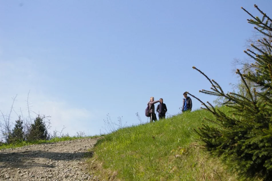 Kilkaset młodych osób uczestniczyło w Rajdzie „Beskidzkie Wyspy” - zdjęcie 12