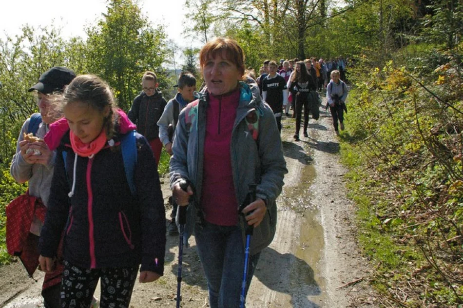 Kilkaset młodych osób uczestniczyło w Rajdzie „Beskidzkie Wyspy” - zdjęcie 15