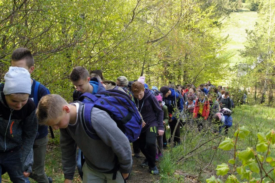 Kilkaset młodych osób uczestniczyło w Rajdzie „Beskidzkie Wyspy” - zdjęcie 19