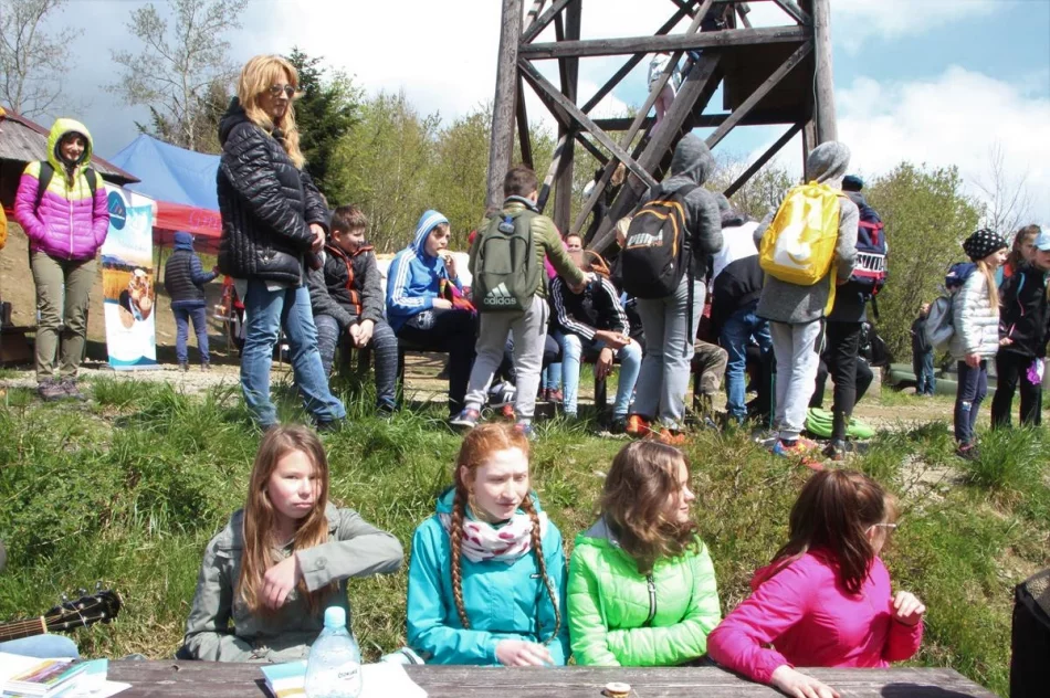 Kilkuset młodych piechurów uczestniczyło w Rajdzie „Beskidzkie Wyspy” - zdjęcie 7