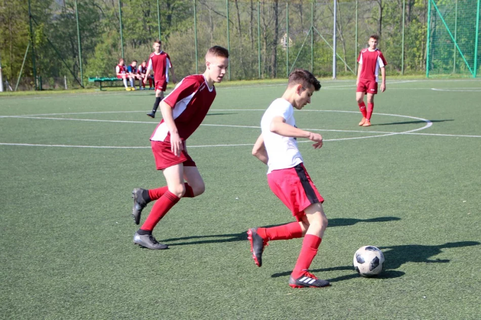 Mistrzostwa gminy w piłce nożnej chłopców i dziewcząt  z roczników 2003/04/05 - zdjęcie 2