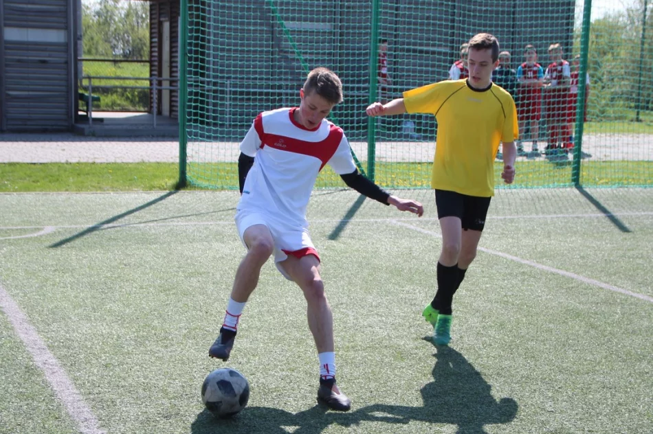 Mistrzostwa gminy w piłce nożnej chłopców i dziewcząt  z roczników 2003/04/05 - zdjęcie 4