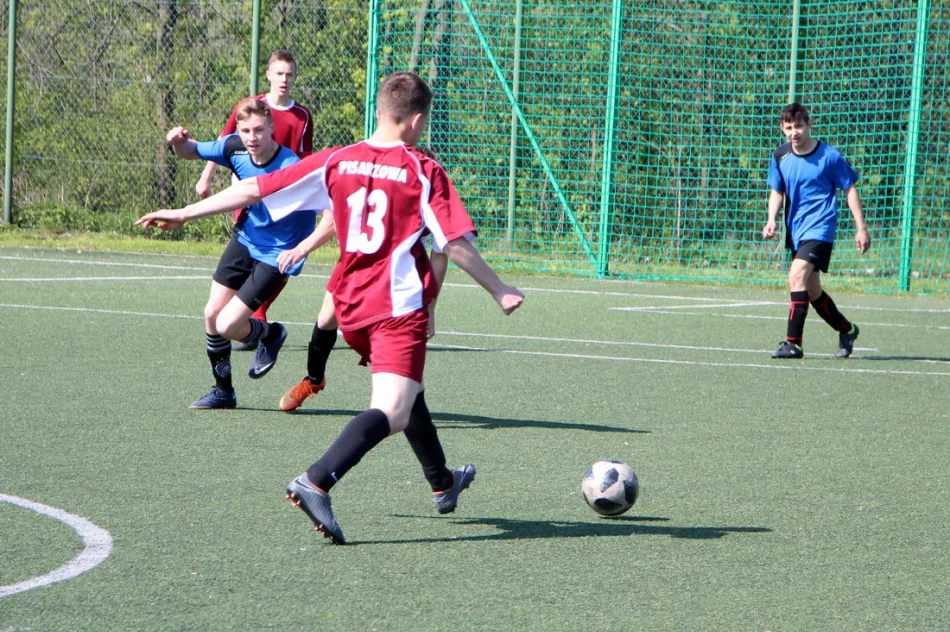 Mistrzostwa gminy w piłce nożnej chłopców i dziewcząt  z roczników 2003/04/05 - zdjęcie 5