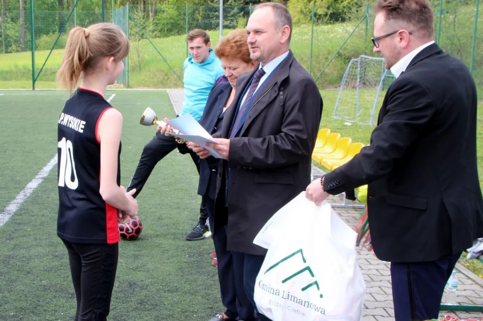 Mistrzostwa gminy w piłce nożnej chłopców i dziewcząt  z roczników 2003/04/05 - zdjęcie 9