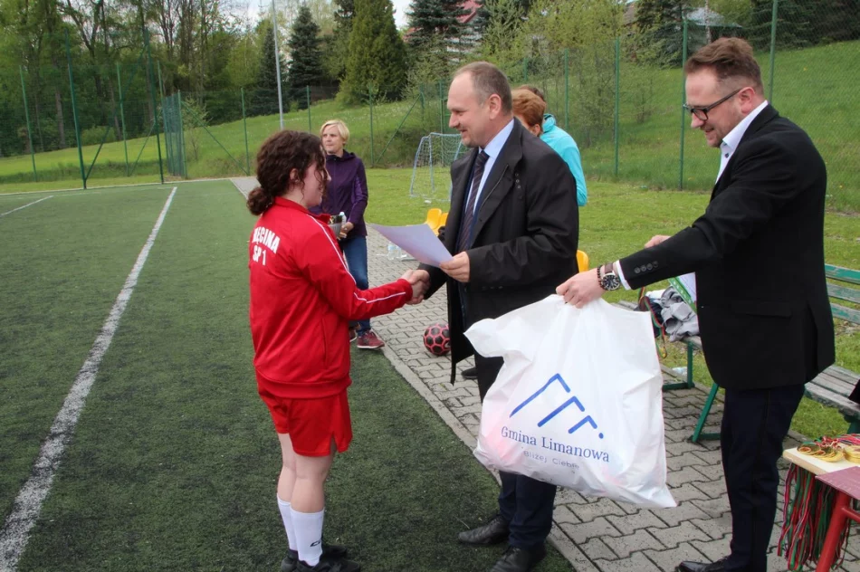 Mistrzostwa gminy w piłce nożnej chłopców i dziewcząt  z roczników 2003/04/05 - zdjęcie 11