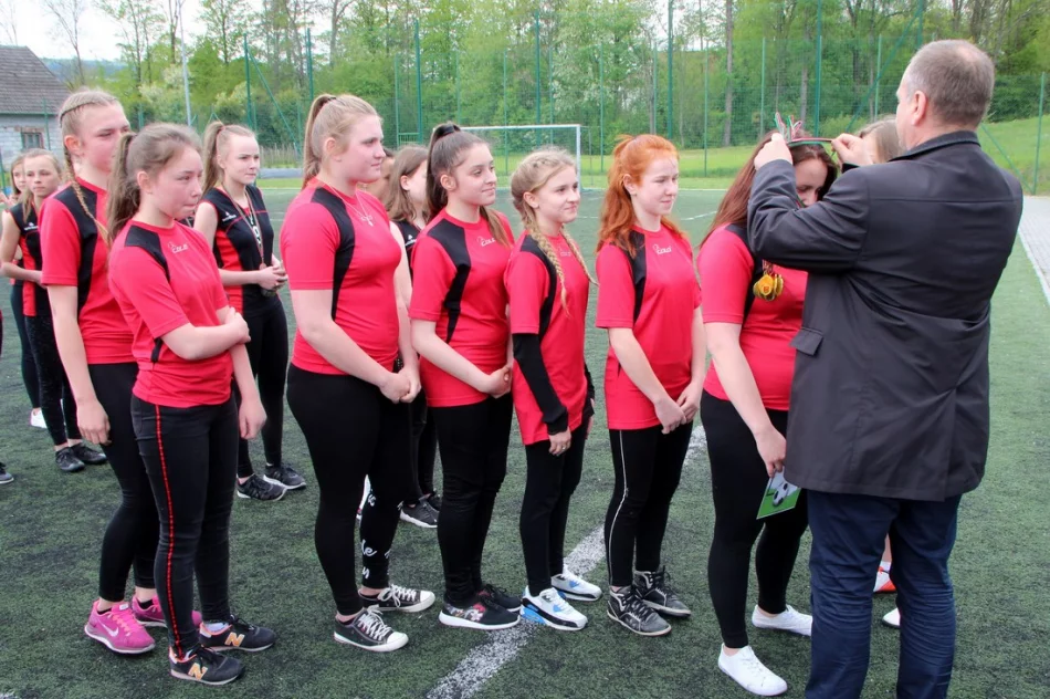 Mistrzostwa gminy w piłce nożnej chłopców i dziewcząt  z roczników 2003/04/05 - zdjęcie 14