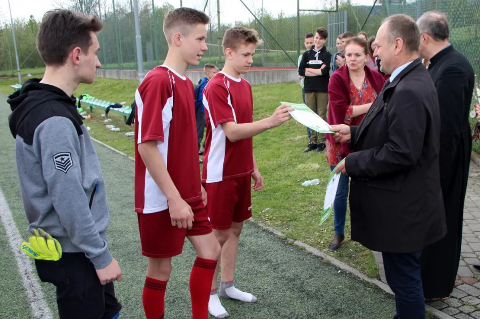 Mistrzostwa gminy w piłce nożnej chłopców i dziewcząt  z roczników 2003/04/05 - zdjęcie 19